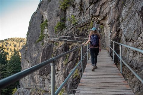  Qingtong Gorge Breathtaking Views and Scenic Hiking Trails!