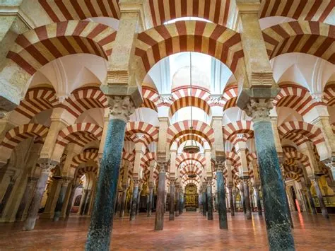  Mezquita-Cathedral of Córdoba: A Breathtaking Fusion of Cultures and Architectural Marvel!