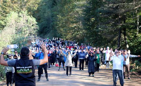  Zujiang Lu'da Heyecan Dolu Bir Yolculuk: Tarih ve Sanatın Buluştuğu Yer!